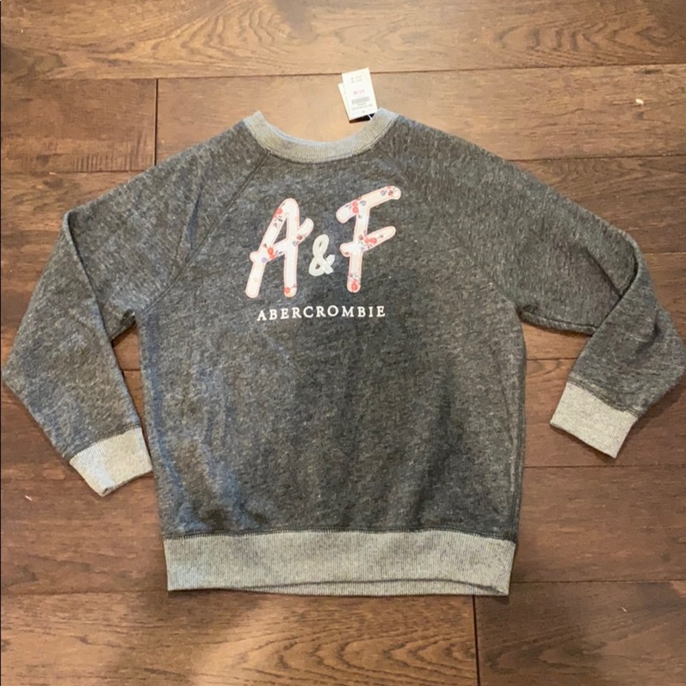 cute abercrombie pullover!!